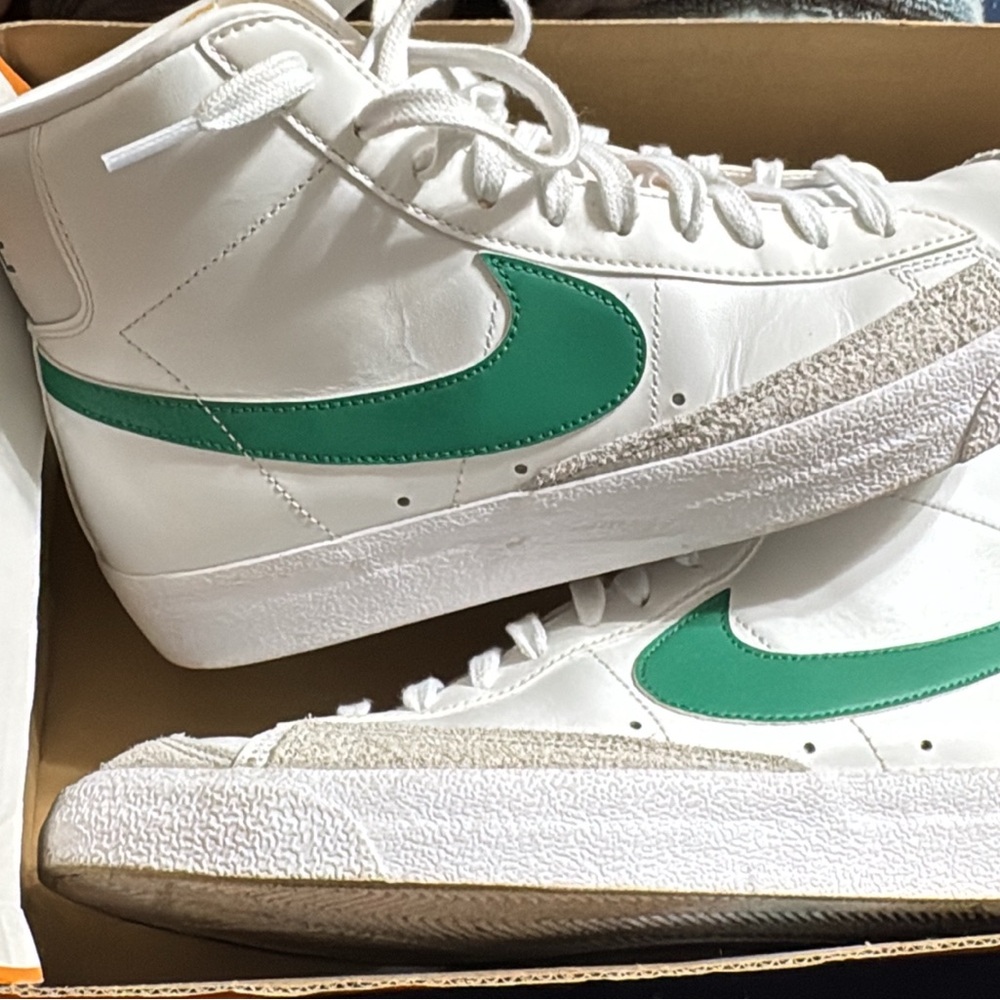 Nike White and Green High-Tops